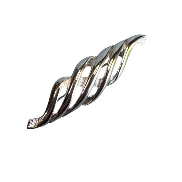 Monet Silver-Tone Twisted Wave Brooch Classic Designer Signed Jewelry Piece - Picture 1 of 6